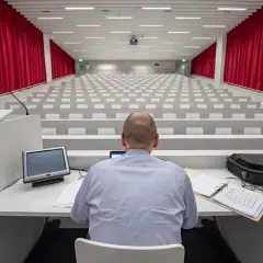 Czy będzie nauczanie zdalne na uczelniach? Co musisz wiedzieć teraz