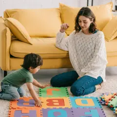 Jaką matę edukacyjną kupić, aby wspierać rozwój dziecka?
