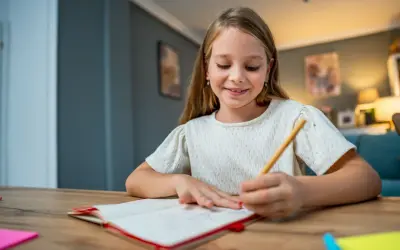 Co to jest nauczanie stacjonarne i jak różni się od innych form edukacji?