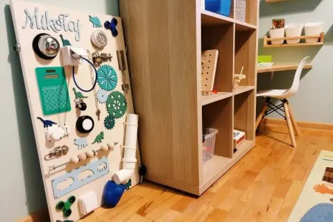 Jak zrobić tablicę edukacyjną dla dziecka - proste pomysły i materiały