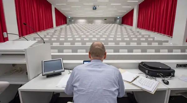 Czy będzie nauczanie zdalne na uczelniach? Co musisz wiedzieć teraz