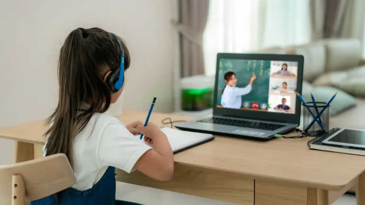 Czy nauczanie zdalne jest dobre? Analiza zalet i wad edukacji online